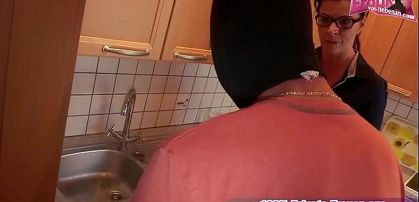  Deutsche notgeile reife milf mit brille fickt in der küche